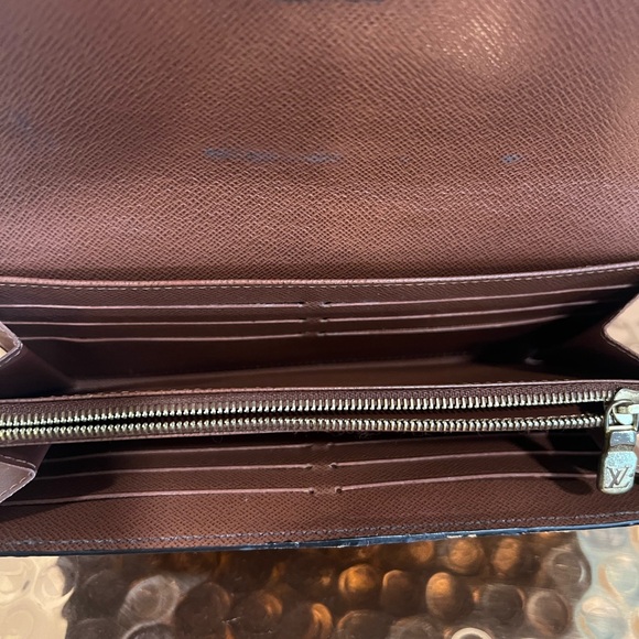 π― Authentic Louis Vuitton Newer Style Sarah Wallet - Picture 2 of 6